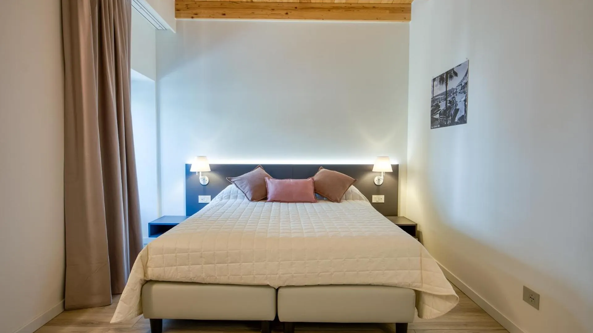 Residenza Dipiu Bed & Breakfast Salò 0*,  İtalya