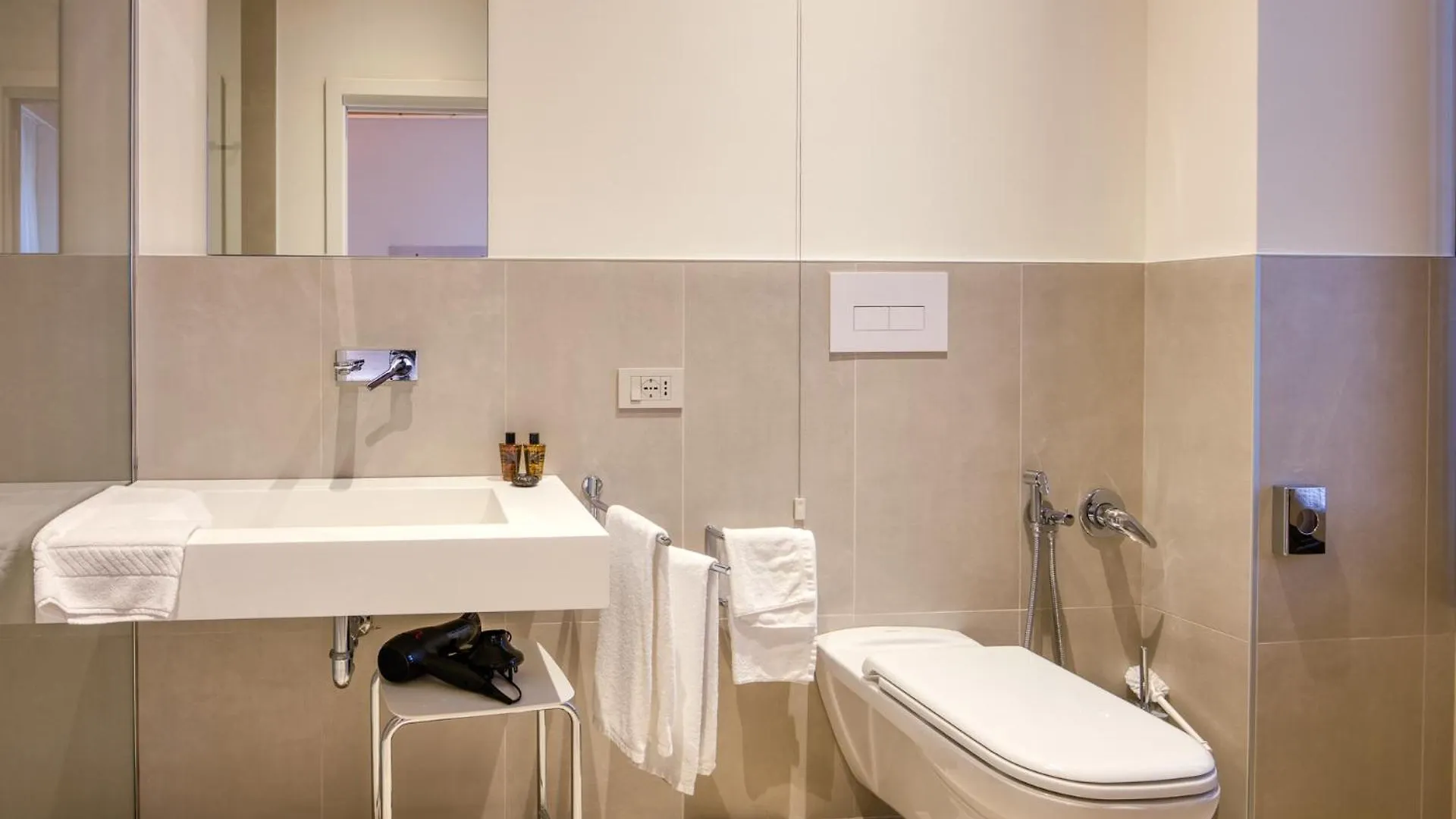 Residenza Dipiu Bed & Breakfast Salò İtalya